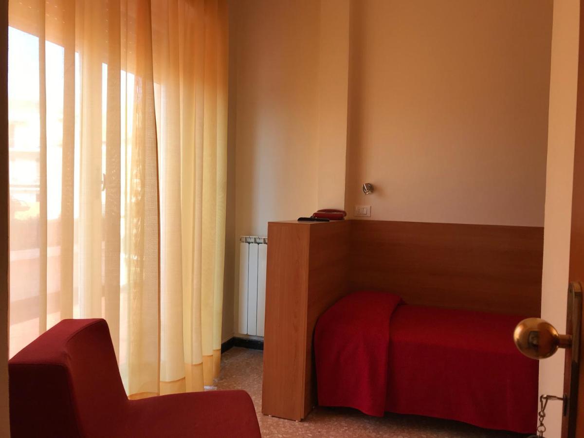 Hotel Robinia Imperia Exterior foto