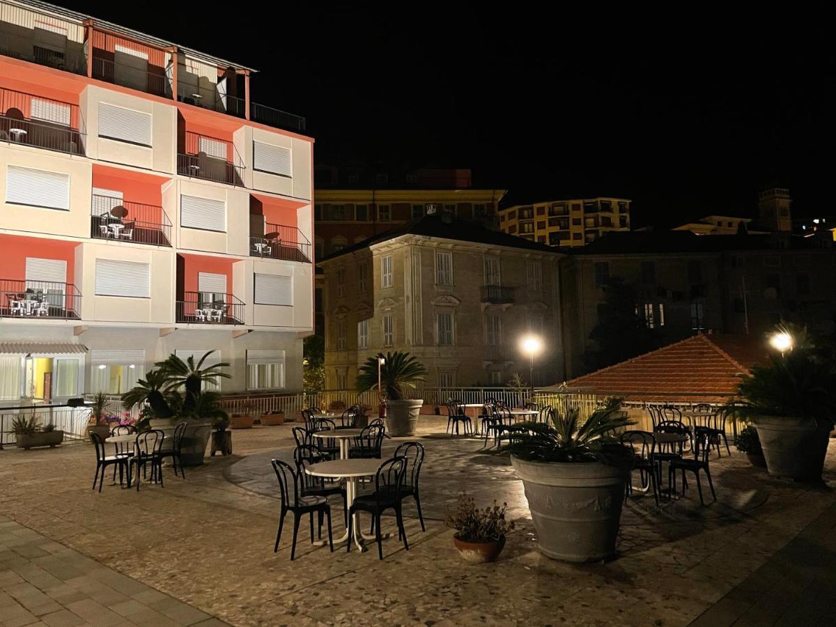 Hotel Robinia Imperia Exterior foto