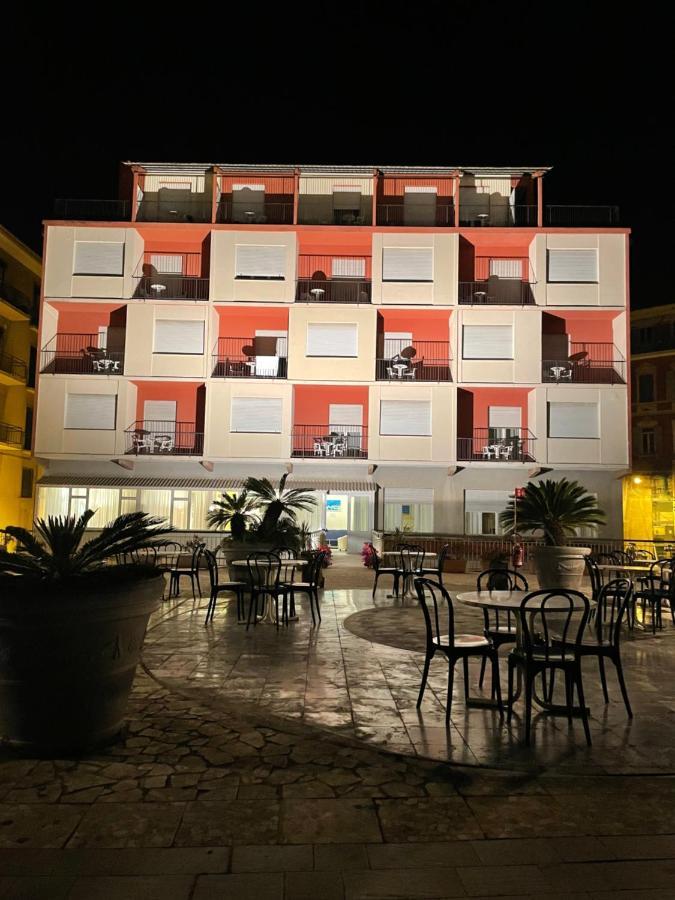 Hotel Robinia Imperia Exterior foto
