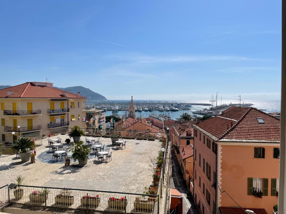 Hotel Robinia Imperia Exterior foto