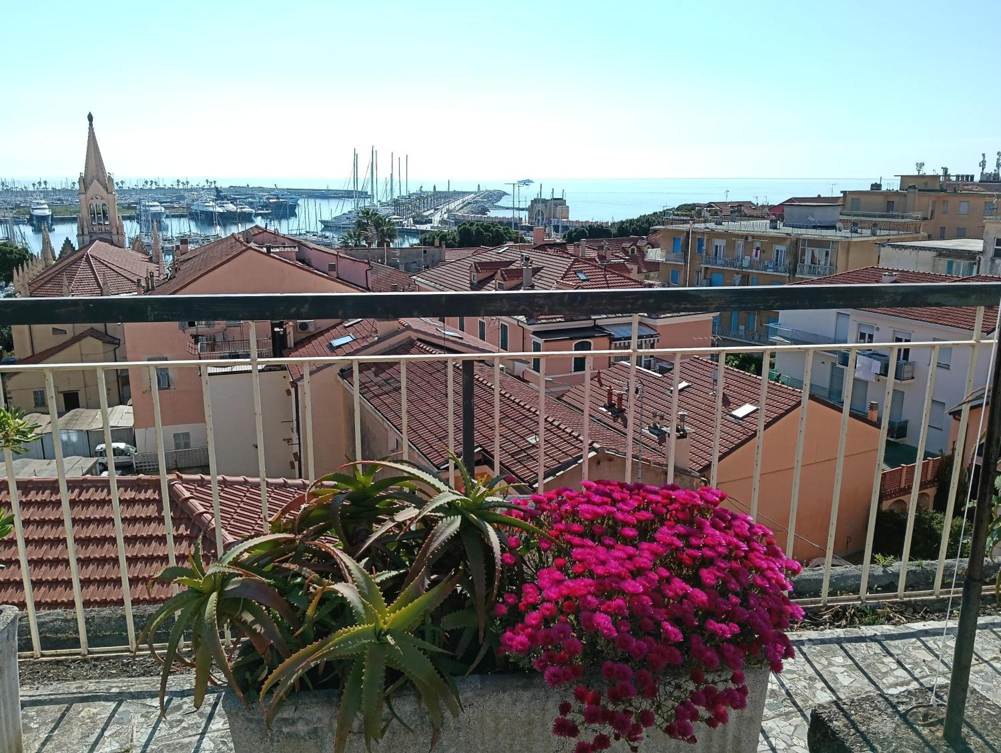 Hotel Robinia Imperia Exterior foto
