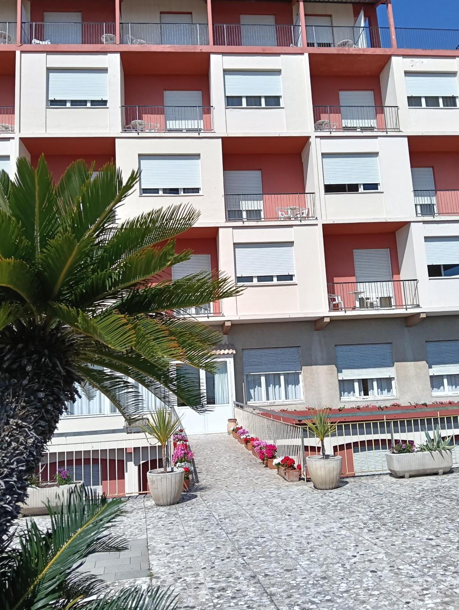 Hotel Robinia Imperia Exterior foto