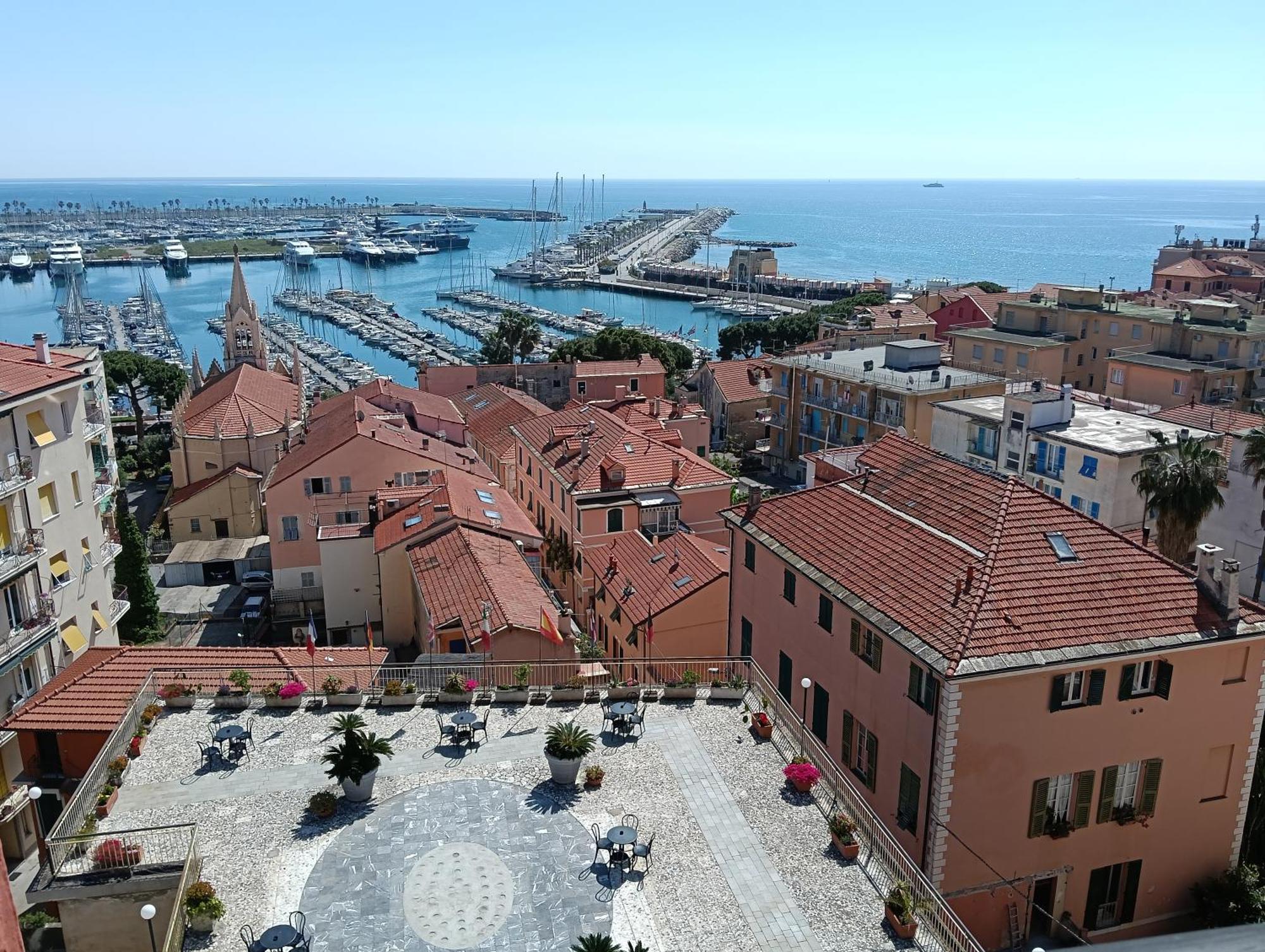 Hotel Robinia Imperia Exterior foto