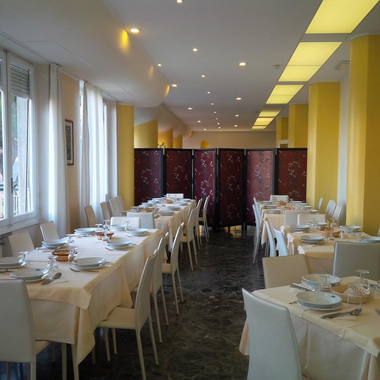 Hotel Robinia Imperia Exterior foto