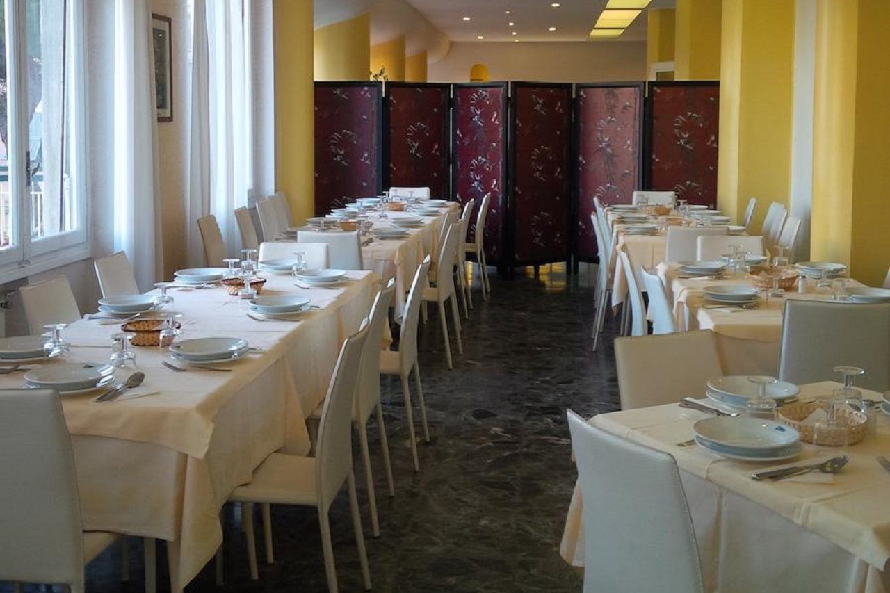 Hotel Robinia Imperia Exterior foto