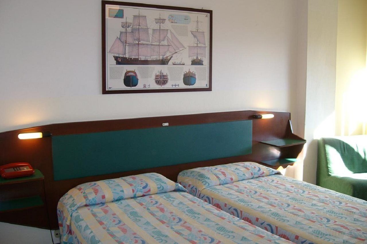 Hotel Robinia Imperia Exterior foto
